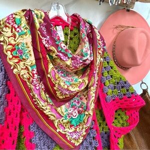 Stunning silk floral boho scarf/wrap w country vibe